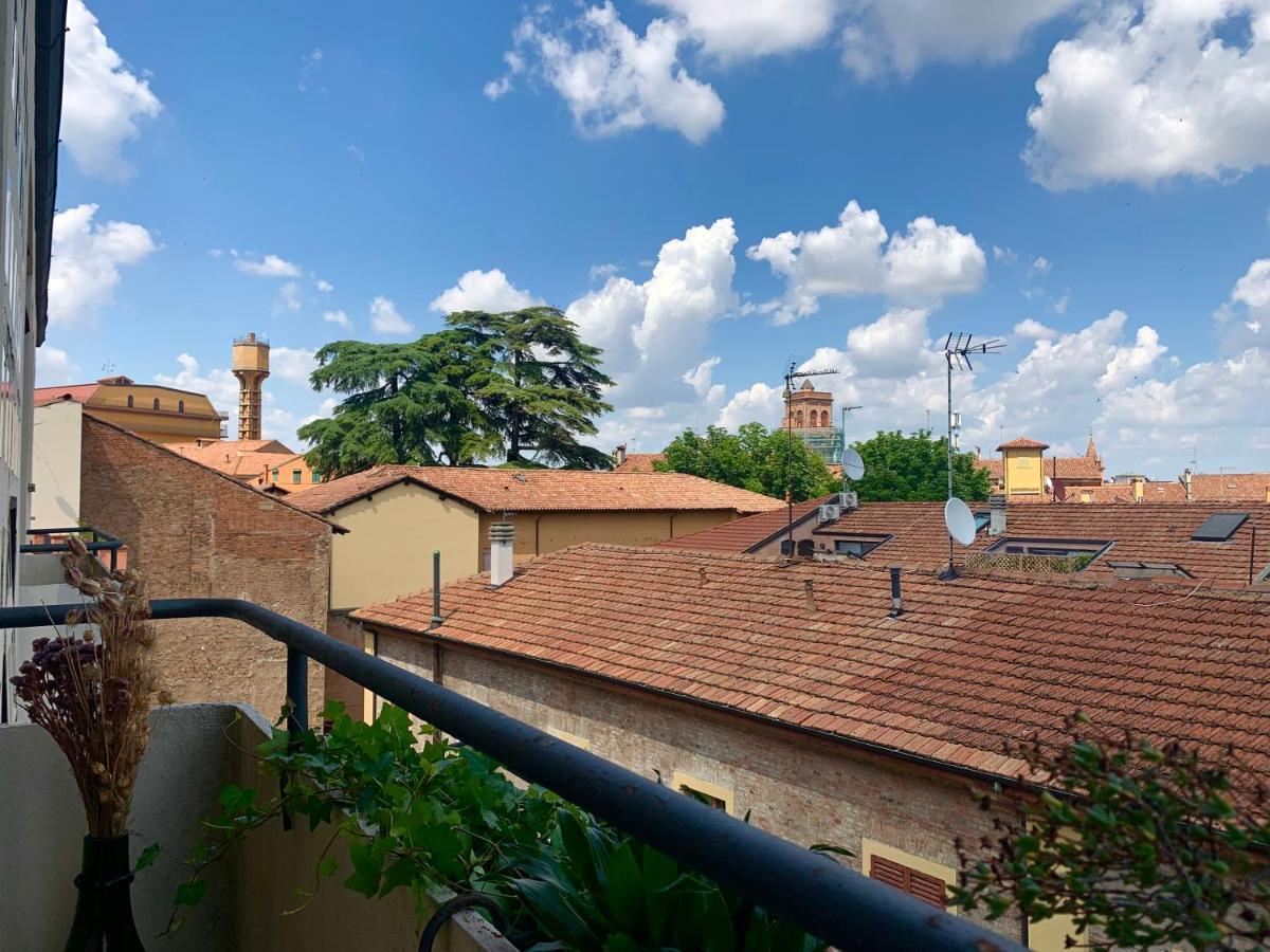 Charming Home Towers-Roofs View Болонья Экстерьер фото